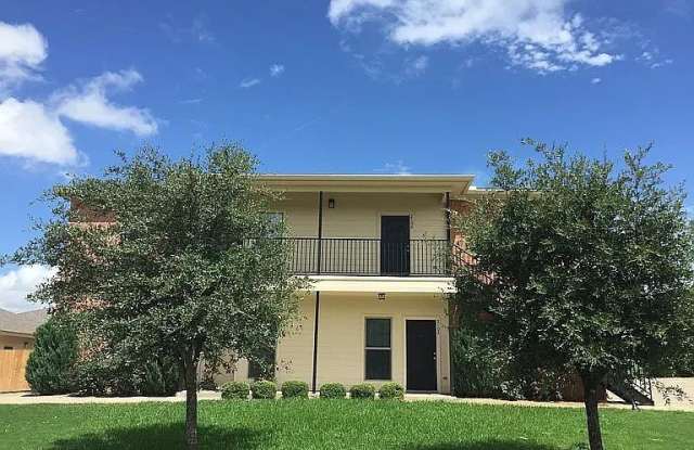 2208 Breezy Drive Gallery 1
