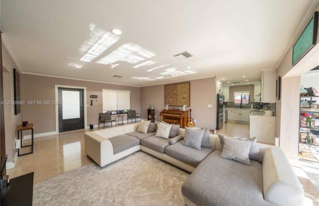 17901 Southwest 92nd Court Gallery 4