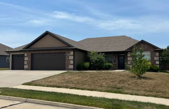 3 bedroom, 2 bathroom, 2 car garage, single family home located on the south of town photos photos 3 bedroom, 2 bathroom, 2 car garage, single family home located on the south of town photos photos