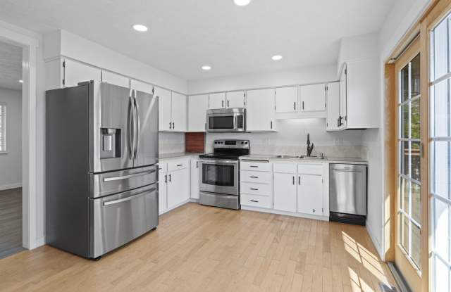 4 Bed 2 Bath Split Level home fully updated in Central Valley Greenacres neighborhood Gallery 4