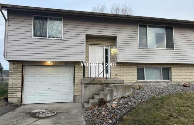 11923-11925 Railroad Circle photos photos