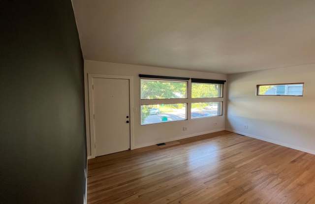 NEWLY RENOVATED 2 BED 1 BATH Gallery 3