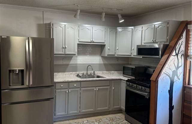 8731 S Gramercy photos photos