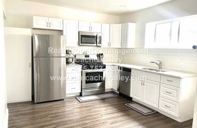 Beautiful 2 Story 3 bed 2 bath home ready for June Move-In! photos photos