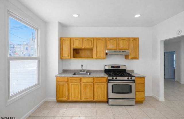 793 E 19Th St photos photos