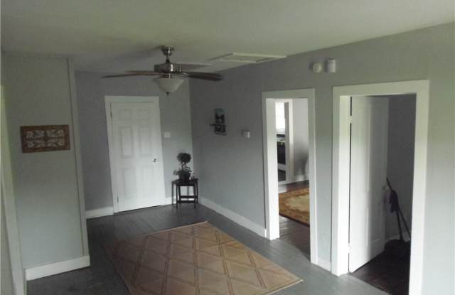 1001 E Washburn Gallery 2