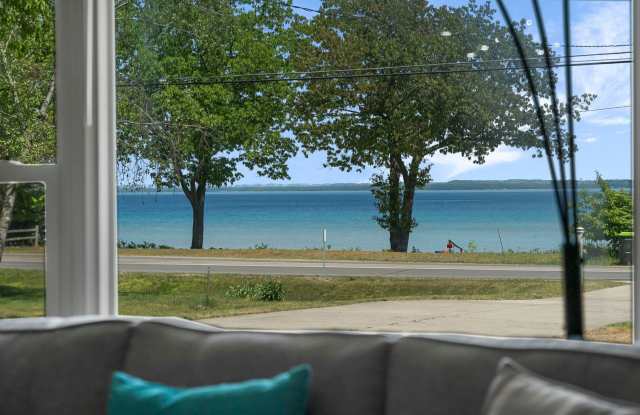 Fully Furnished 4-Bedroom Home with West Bay Views | 6-Month Lease | All Utilities Included Gallery 3