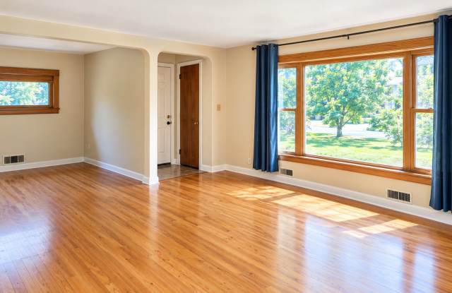 3 BR/2BA | Ranch Single Family Home | 2 car Garage parking | Gated backyard Gallery 4