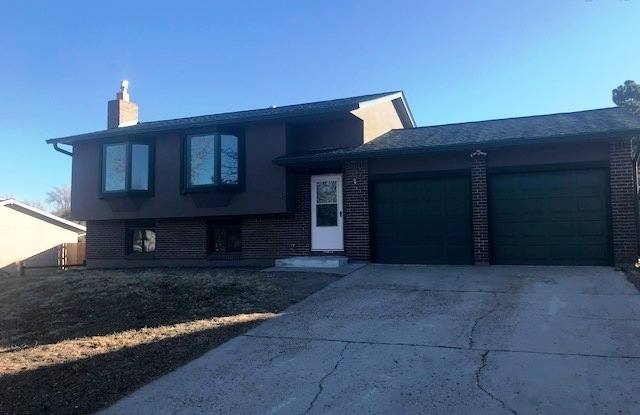 Cute Bi-Level 3 Bed/2 Bath Home! photos photos