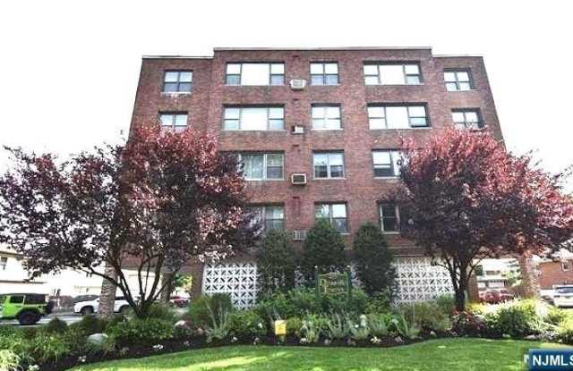 275 Hoym Street 2E photos photos