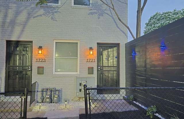 1723 GALES PLACE NE photos photos
