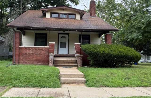 Charming West End 1.5-Story Home on a Corner Lot! Gallery 1