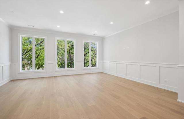 2202 N Leavitt Street Gallery 3
