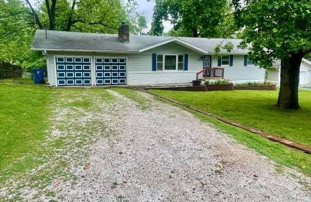 OZARK - 1201 E. LARK ST. - ONE SMALL PETS NEGOTIABLE - CALL OFFICE FOR SHOWING INFORMATION photos photos