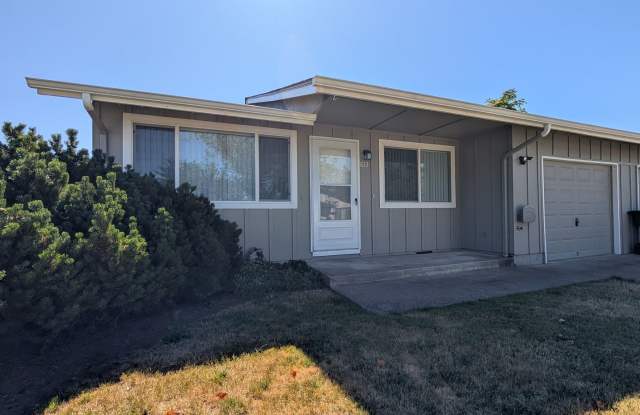 Newly Remodeled 2-Bedroom, 1-Bath Duplex in Thurston Area of Springfield! photos photos