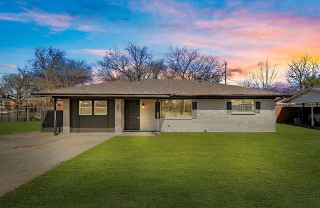 506 E White Street - 506 East White Street, Pilot Point, TX 76258