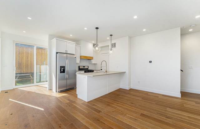 Modern Townhouse in Prime Location Near Sloan's Lake - 2 bedrooms - 4 bathrooms Gallery 3