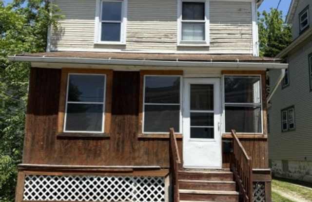 Comfortable 3-Bedroom Akron Home with Appliances Included photos photos