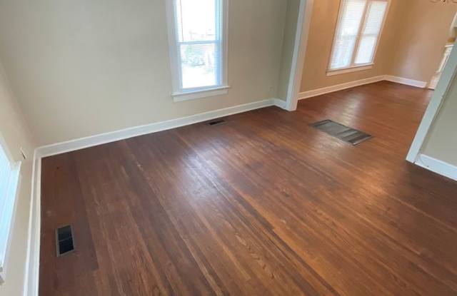 *** AVAILABLE AUGUST 2027 *** 3 Bedroom, 2 Bath House Gallery 3