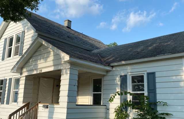 4 Bed 2 Bath Single Family Home in Wausau photos photos