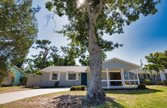 Annual Unfurnished 3 Bed 1.5 Bath located in Venice! photos photos