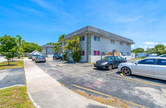 300 NE 1st Ct photos photos