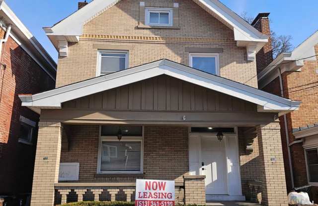 LARGE 6 Bd/2.5ba Home with private backyard photos photos