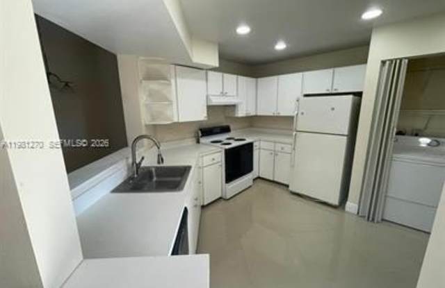 1017 Washington Cir photos photos