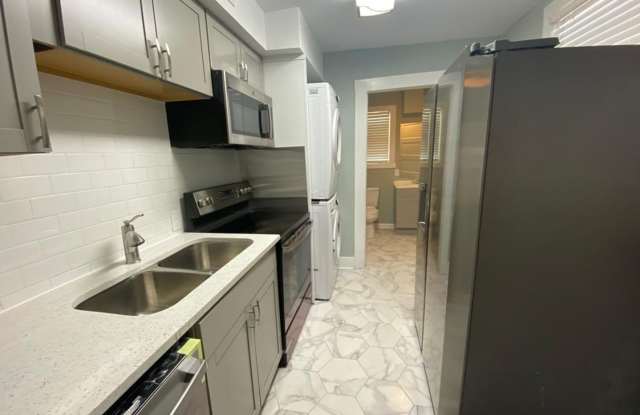Large Brand New - One Bedroom (2 blocks from Historic Distr.) photos photos
