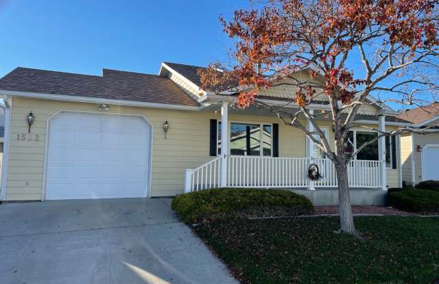 Spacious 3 Bedroom, 3 Bathroom Home on the West End! Gallery 4