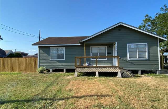 702 E Stayton Avenue - 702 East Stayton Avenue, Victoria, TX 77901