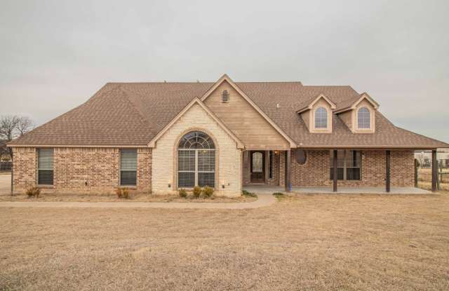 Beautiful Traditional Home on Over an Acre in Weatherford! photos photos