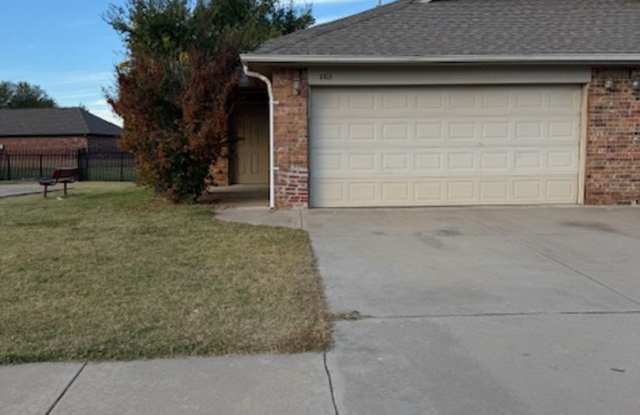 Updated Duplex - Mustang Schools - Open Floorplan - Gated Community photos photos