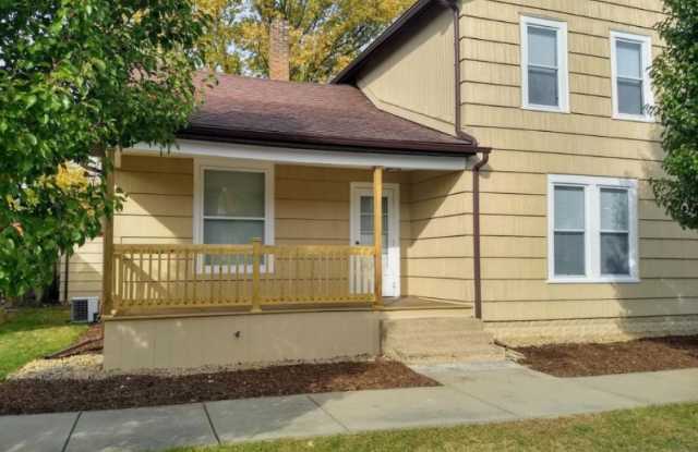136 E Lawrence St 1 - 136 East Lawrence Street, Mishawaka, IN 46545