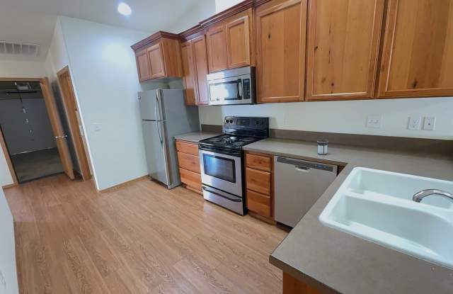 2 bed 2 bath Duplex in Monmouth - 638 Ecols Street South, Monmouth, OR 97361