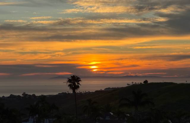 Ocean View 2 Bed Condo with Private Balcony + Garage photos photos