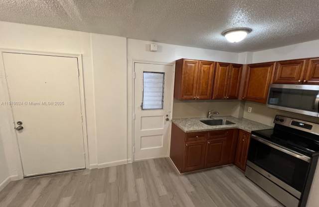 6840 Pembroke Rd photos photos