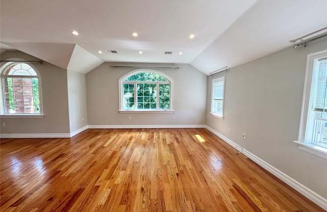 249-11 147th Road Gallery 3