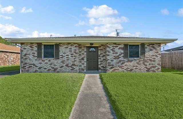 2108 RIVER QUEEN Drive - 2108 River Queen Drive, Violet, LA 70092