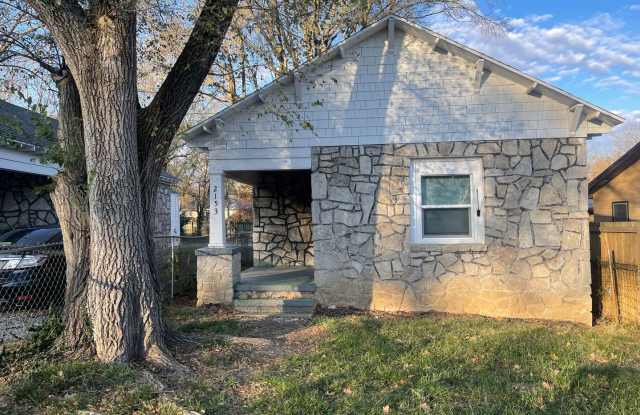 Cute House to enjoy this fall. - 2153 North Boonville Avenue, Springfield, MO 65803