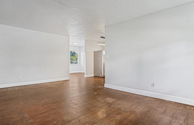 5518 Riviera Drive Gallery 4