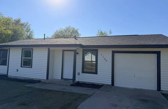 Remodeled 3-bedroom, 2-bath home in Copperas Cove with a 2-car garage Gallery 3