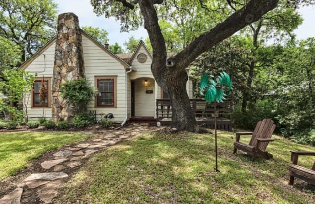 905 Ebony St - 905 Ebony Street, Austin, TX 78704
