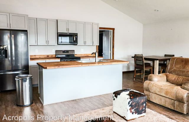 140 Xavier Circle - 140 Xavier Circle, Syracuse, NY 13210