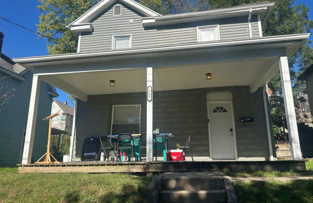 3 Bedroom House/ Downtown/ Available June 2, 2027! Gallery 1