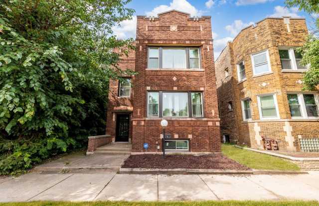 7652 S Cornell Avenue Gallery 1