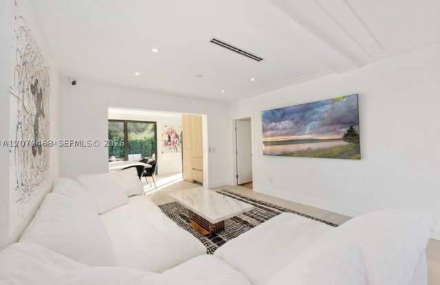 900 W 47th Ct Gallery 4