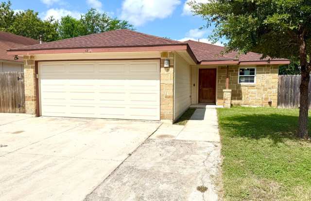 Charming 3-Bedroom Home with Fireplace, Garage & Covered Patio! Gallery 1