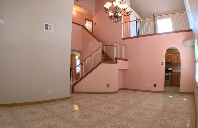 Northeast Refrig A/C 3bed/2.5bath home! Gallery 4