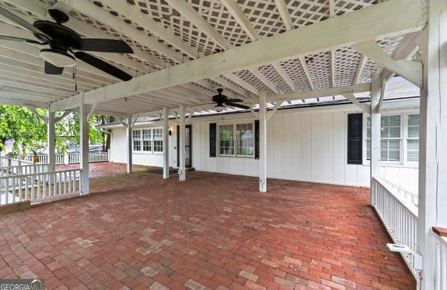1455 Courtney Lane Gallery 2